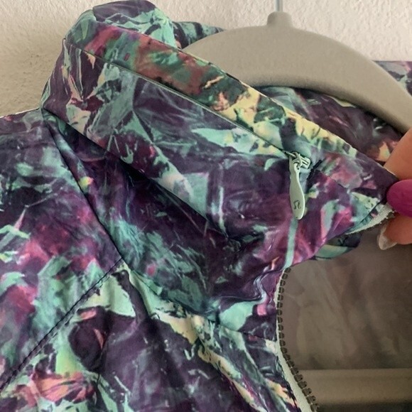 Lululemon Miss Misty Jacket II Iridescent Multi Packable Rain Jacket Sz 6 - Picture 13 of 13